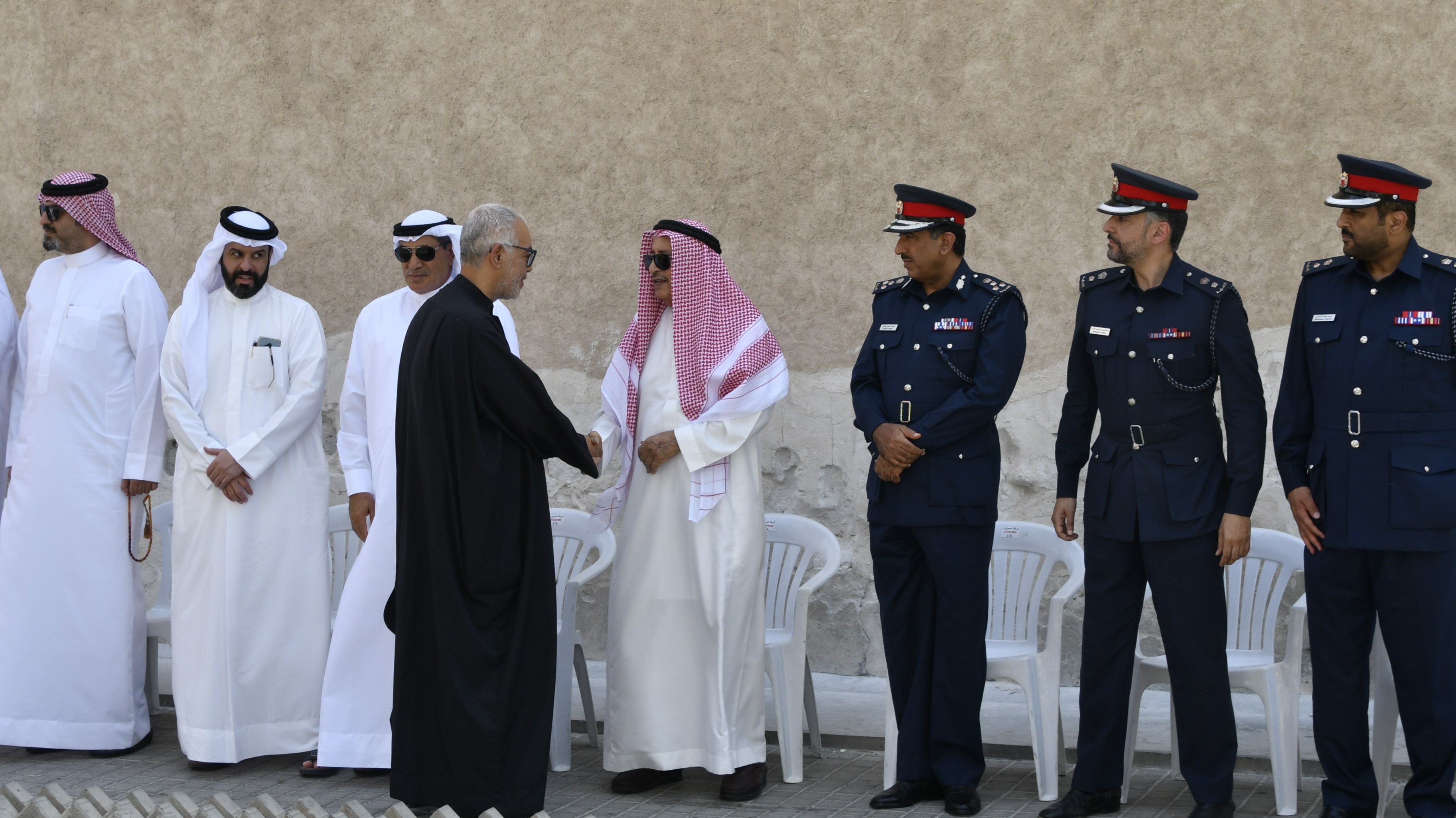 محافظ المحرق يؤكد على دور الخدمات الأمنية في تأمين وسلامة المشاركين وانجاح موسم عاشوراء<